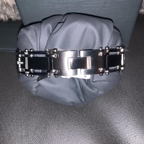 Men’s Cross Bracelet - Picture 4 of 4
